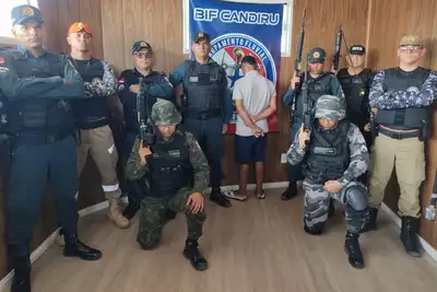 notícia: Homem com mandado de prisão em aberto é capturado na Base Fluvial do Candiru