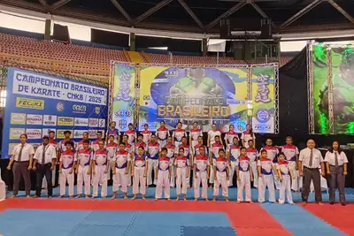 notícia: Atletas de Escola vinculada à Segup brilham no campeonato brasileiro de karatê e conquistam 19 medalhas