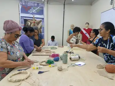 notícia: Sedeme promove oficina de artesanato natalino com malva amazônica na UsiPaz Cabanagem