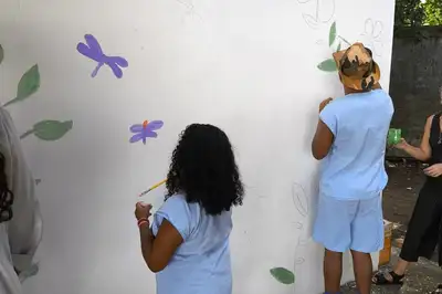 notícia: Clínica Psiquiátrica transforma campo de futebol do HC em espaço de acolhimento