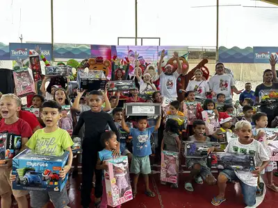 notícia: Usinas da Paz promovem ação natalina e entregam brinquedos para crianças de Benevides e Marituba