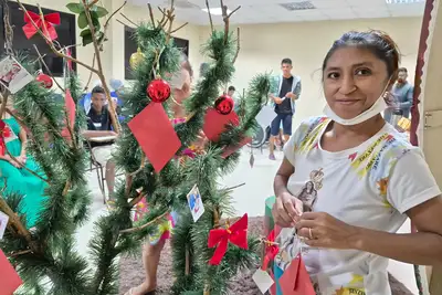 notícia: Hospital Regional do Tapajós transforma cuidado em acolhimento durante ação natalina do projeto "Janelas para o Diálogo"