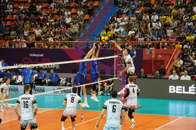 notícia: Mundial de Clubes de Vôlei emociona torcedores e transforma o Mangueirinho em palco de festa