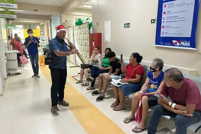 notícia: Musicoterapia leva conforto emocional aos pacientes do Hospital Galileu