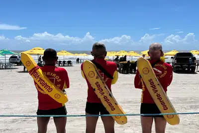 notícia: Bombeiros previnem afogamentos e alertam para crianças perdidas nas praias 