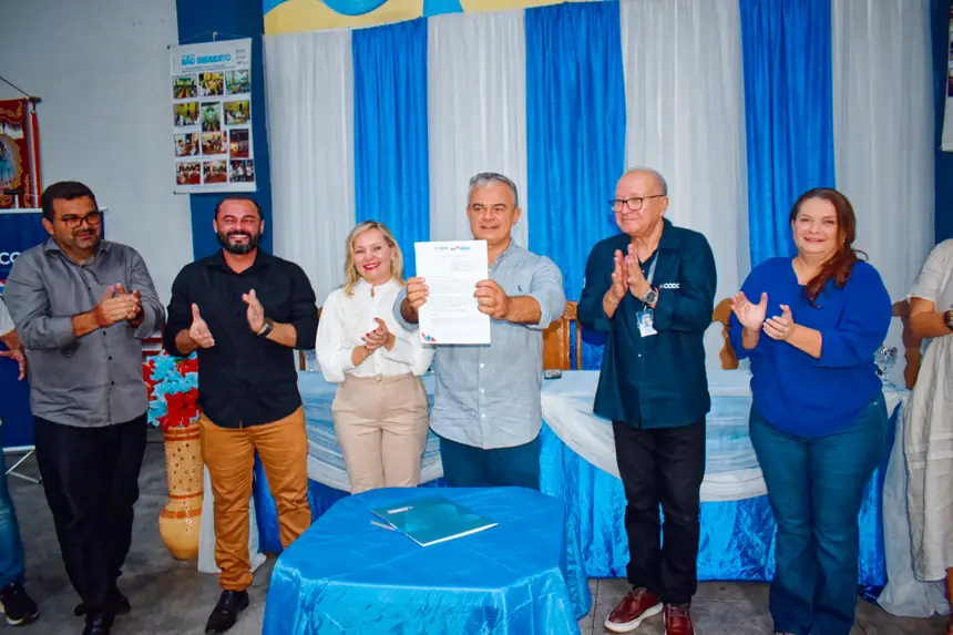 Assinatura de um protocolo de intenções, oficializando a parceria entre a Prefeitura de Bragança e a Codec 