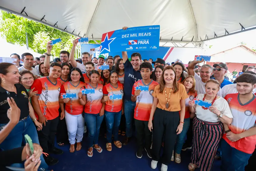 Entrega cheque Bora Estudar <div class='credito_fotos'>Foto: Marcelo Lelis / Ag. Pará &nbsp;&nbsp;|&nbsp;&nbsp; <a href='/midias/2026/originais/20260115133015-GF00026064-F00484605.jpg' download><i class='fa-solid fa-download'></i> Download</a></div>