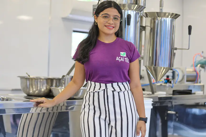 Tailane Camile Cardoso - Aluna do curso técnico de manipulação de Açaí <div class='credito_fotos'>Foto: Bruno Cruz / Ag. Pará &nbsp;&nbsp;|&nbsp;&nbsp; <a href='/midias/2026/originais/20260116100455-GF00026073-F00484846.jpg' download><i class='fa-solid fa-download'></i> Download</a></div>