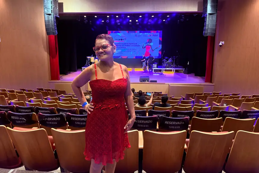 A dona de casa, Anália Viegas, esteve em torcida por amiga candidata.