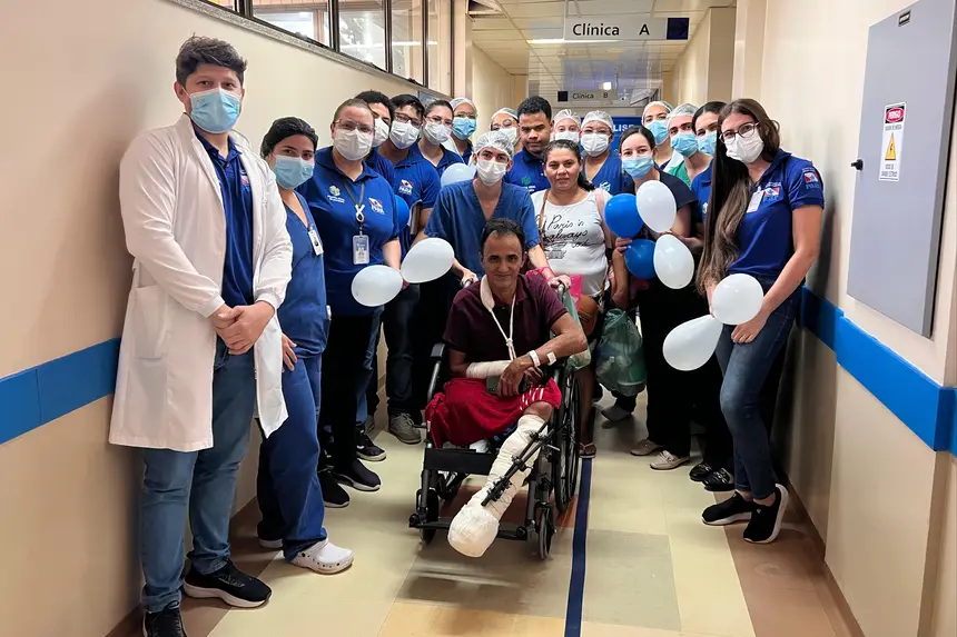 Reginaldo de Oliveira, de 54 anos, que permaneceu 43 dias internado na Clínica Cirúrgica do HGT e recebeu alta hoje (22)