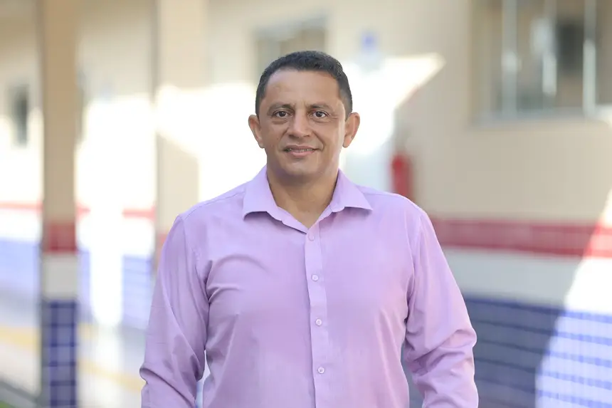 Clautevir Gomes, diretor da escola