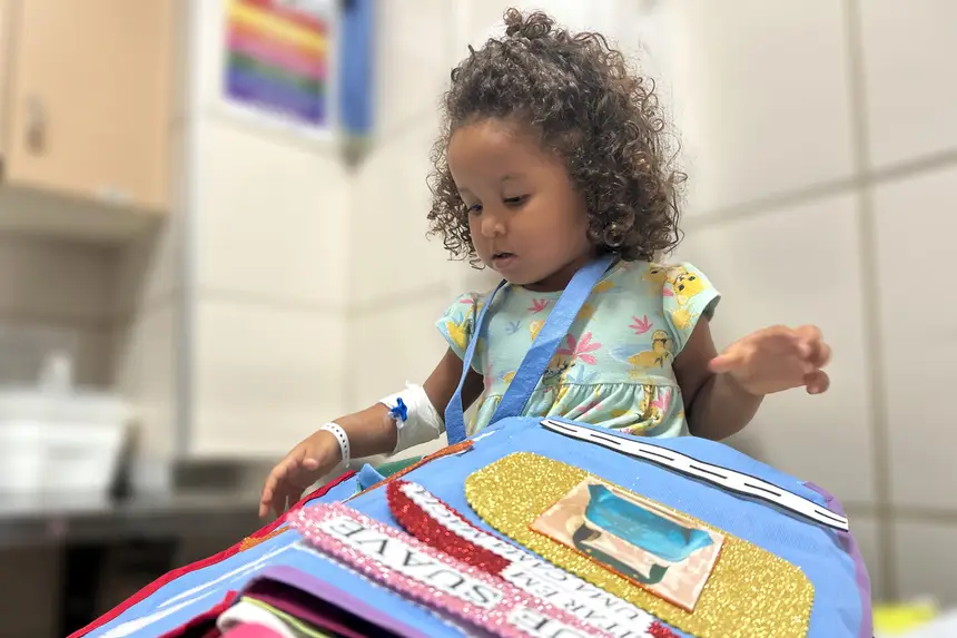 Livro estimula interação e deixa a criança mais tranquila 