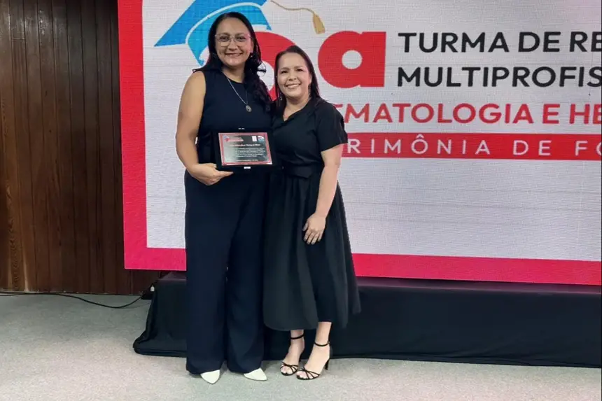 Andrea Santiago foi uma das pessoas homenageadas durante a cerimônia de formatura.
