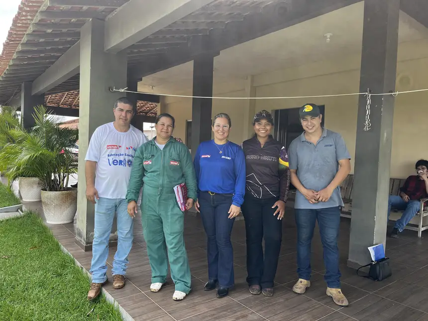 Equipe da ADEPARÁ com o proprietário da fazenda 