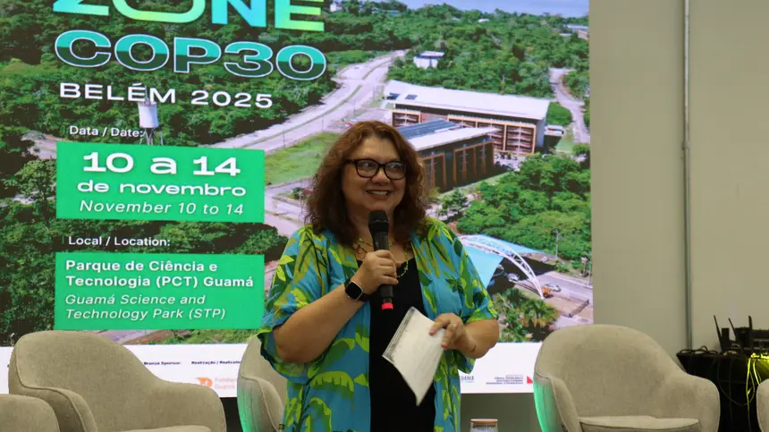 Palestrante Ana Lúcia Prado, professora e pesquisadora