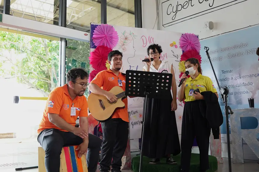 Karaokê livre para as mulheres no CIIR