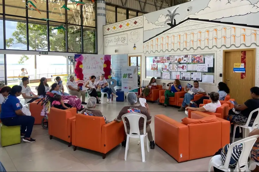 Participantes da roda de conversa “Futuros possíveis - Arte, justiça e feminilidades no enfrentamento à violência de gênero” 