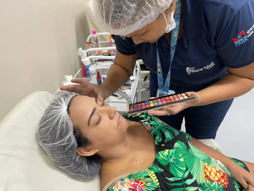 Serviço de maquiagem elevou a autoestima das participantes