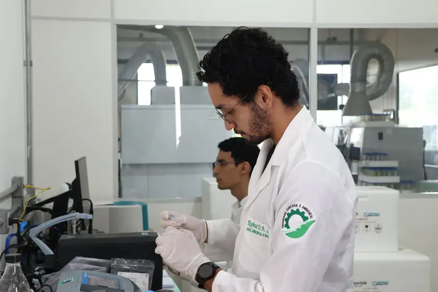 LABTECS - Laboratório de Tecnologia Supercrítica. Residente do PCT Guamá