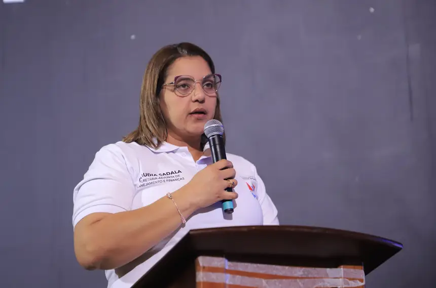 Secretária-adjunta de Planejamento e Finanças, Claudia Sadala, representou a Seduc no evento 