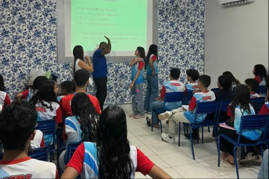 A participação prática dos estudantes marcou as atividades desenvolvidas durante a ação