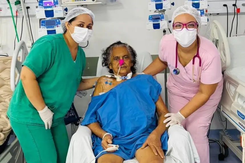 Paciente com a equipe de UTI