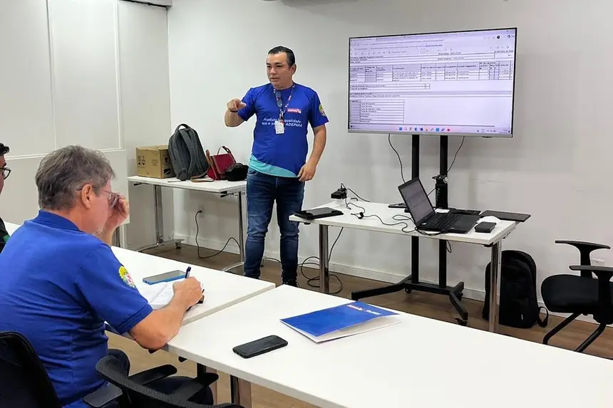Josivan Barbosa orientando o emprego dos dados no sistema