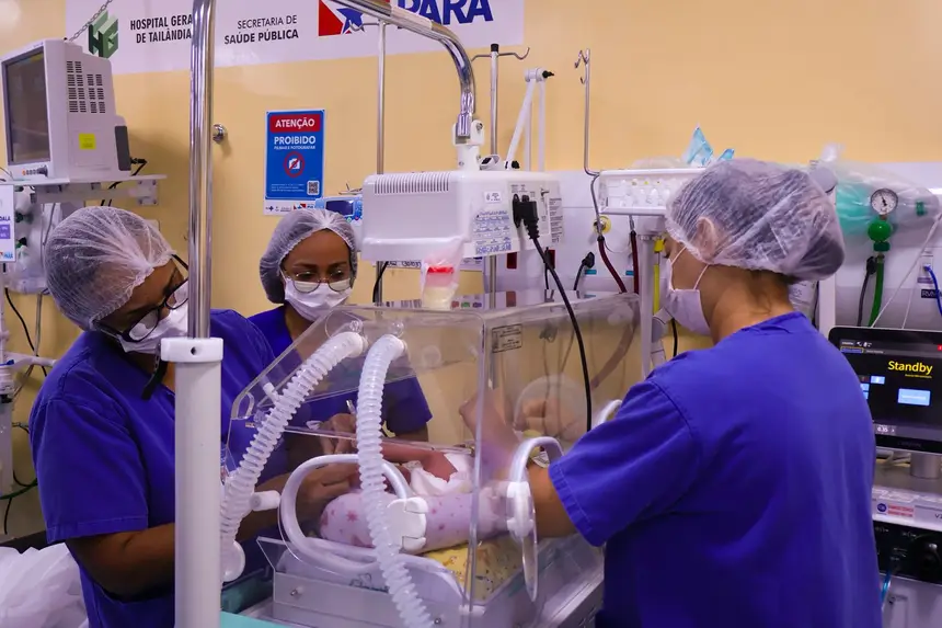 Profissionais da UTI Neonatal organizaram os bebês para o ensaio