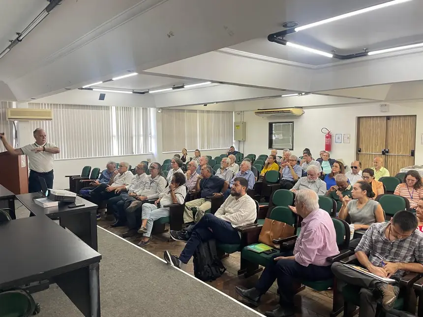 Representantes de instituições estaduais e acadêmicas prestigiaram a apresentação do trabalho