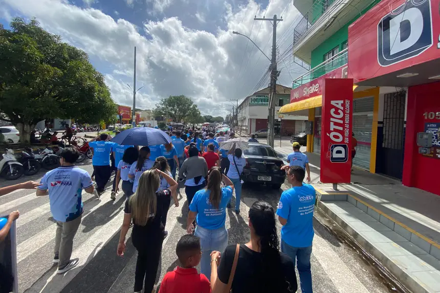 Nona caminhada pela conscientização do autismo, na Avenida Barão de Capanema.