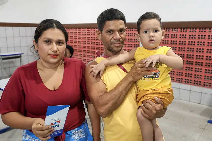 Naidecilene Cunha da Silva, dona de casa, Bragança e sua família