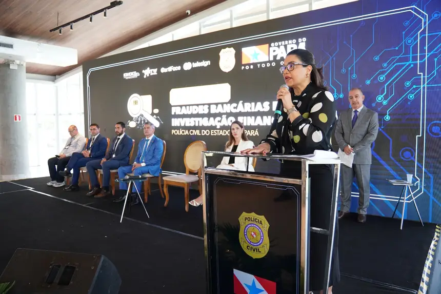 Delegada Daniela Santos, diretora da Acadepol