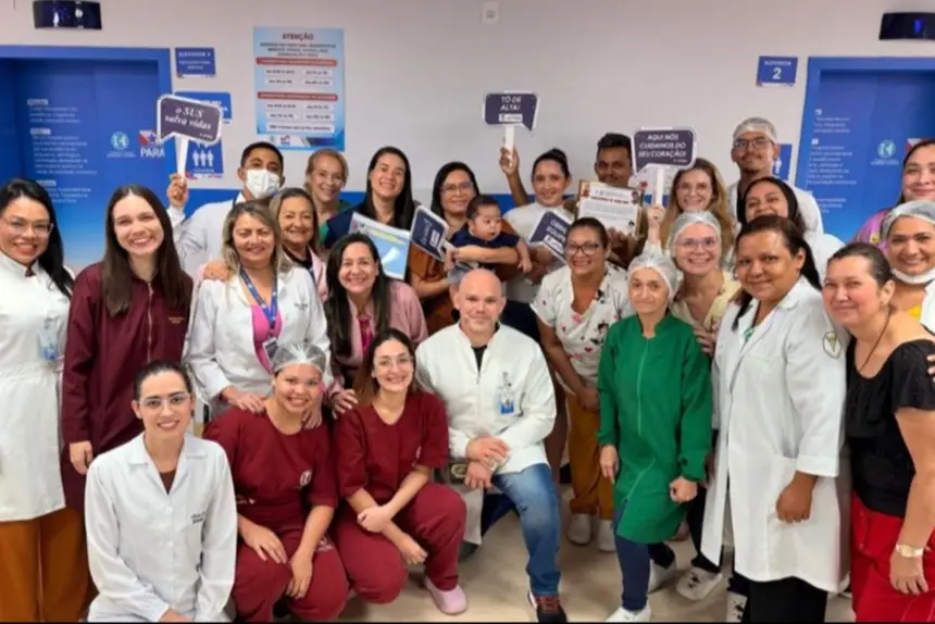 A equipe multiprofissional celebrou a alta de Anthony, após 7 meses de internação