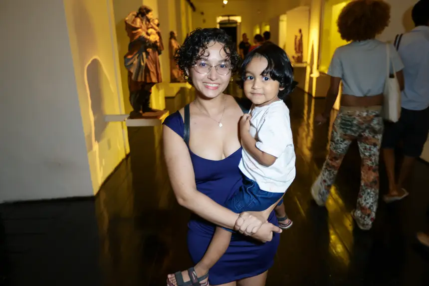 Victoria Leão e seu filho Victor