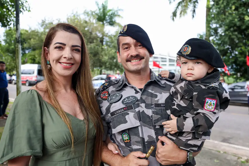 Ana Paula Lisboa (Policial Penal) e 1º Ten Cláudio Lisboa - Pais do João  