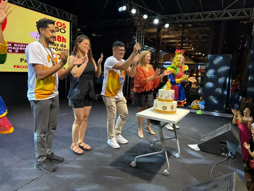 Roni Ferreira e Rosmary Rebelo cantam parabéns à Estação das Docas