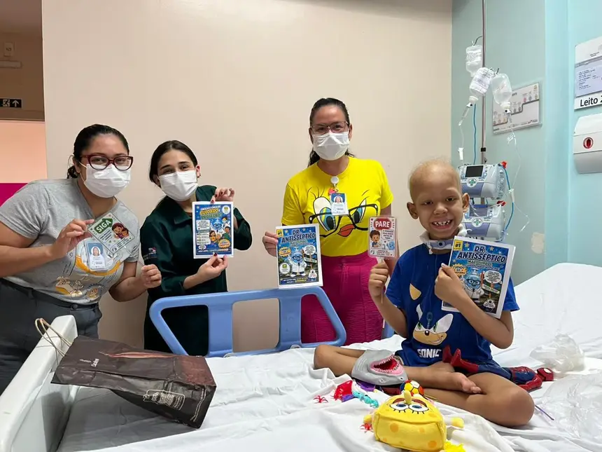 Crianças participaram de dinâmica educativa que incentiva a higienização das mãos antes dos procedimentos.