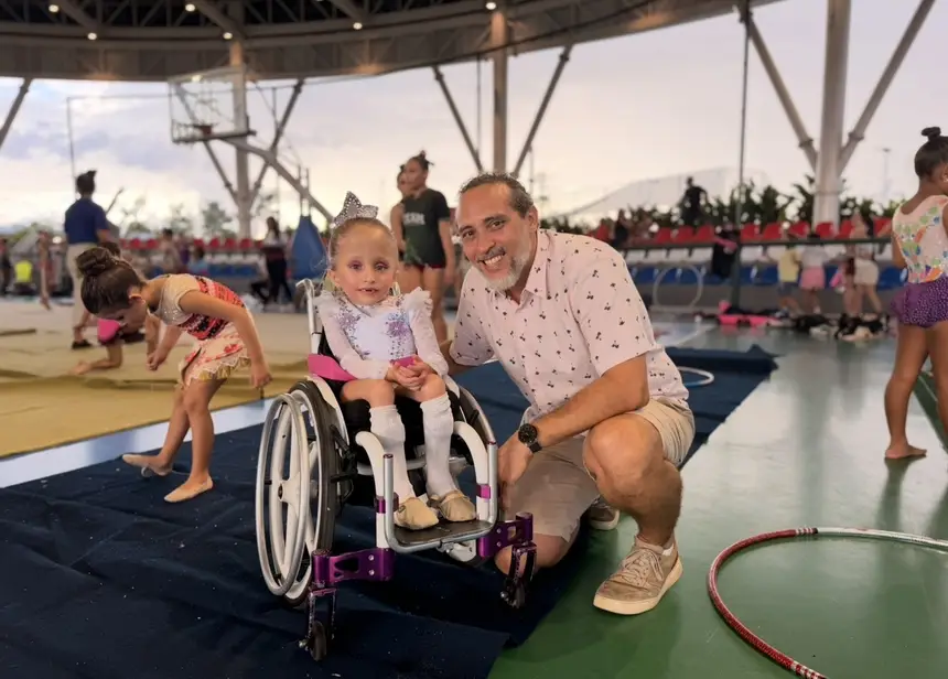 O arquiteto Romulo Rocha feliz pela conquista da filha