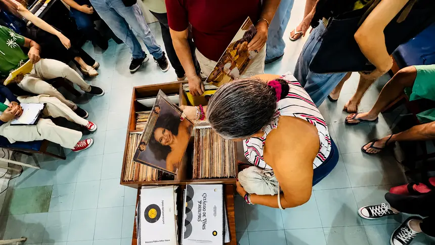Pacientes e acompanhantes visitaram a Biblioteca Arthur Vianna