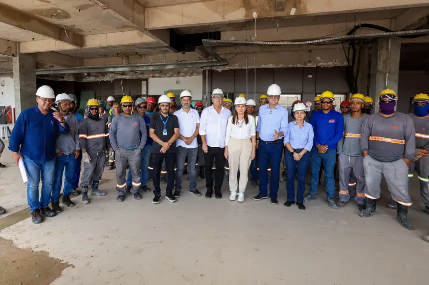 A governadora Hana Ghassan destacou a meta de entregar a primeira etapa do novo hospital até o meio do próximo ano