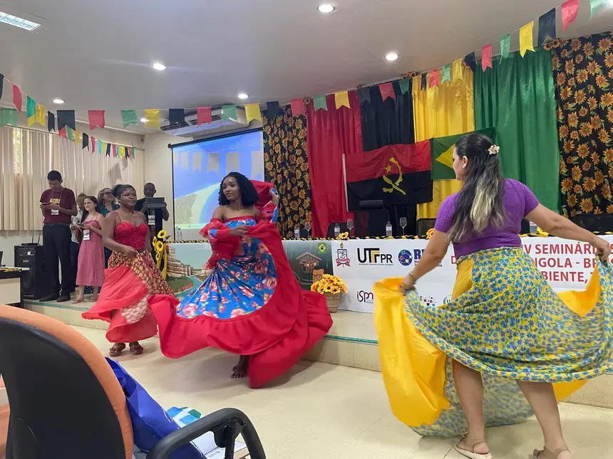 Apresentação cultural na abertura do seminário 
