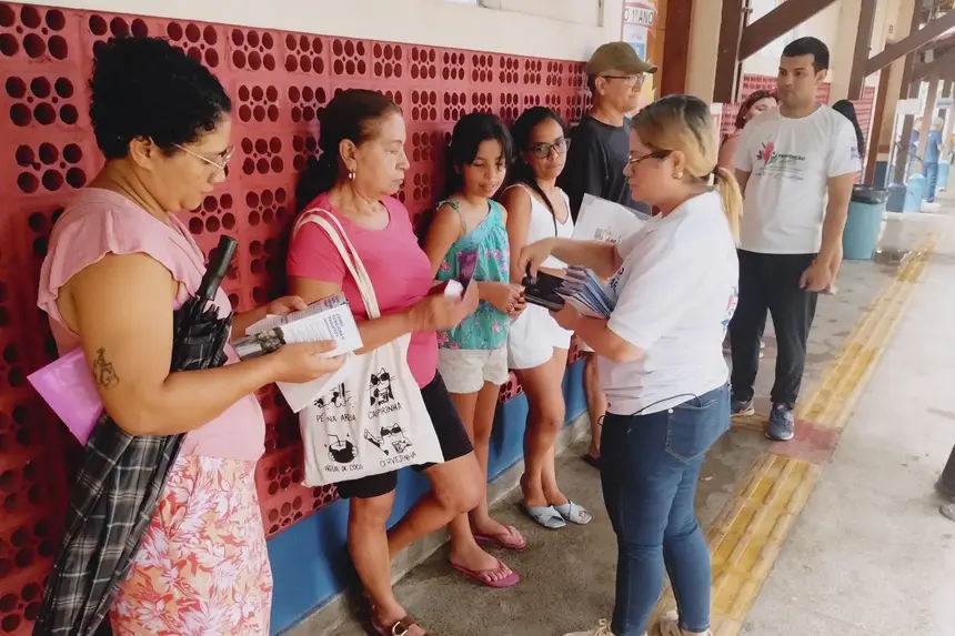 Equipe da Seju distribui material informativo em alusão à Semana Paraense de Prevenção às Drogas