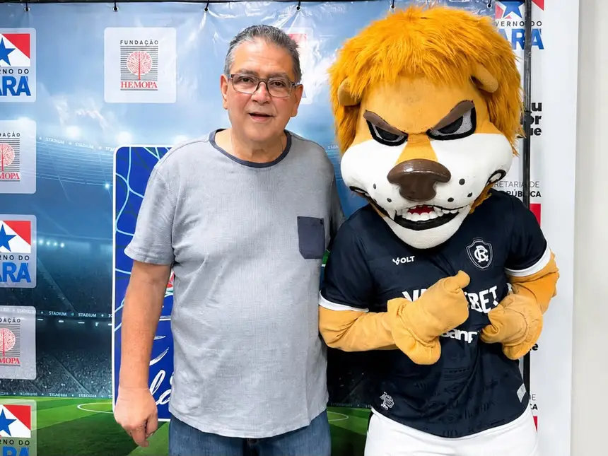 Presidente do Clube do Remo, Tonhão, com o Mascote do time. 