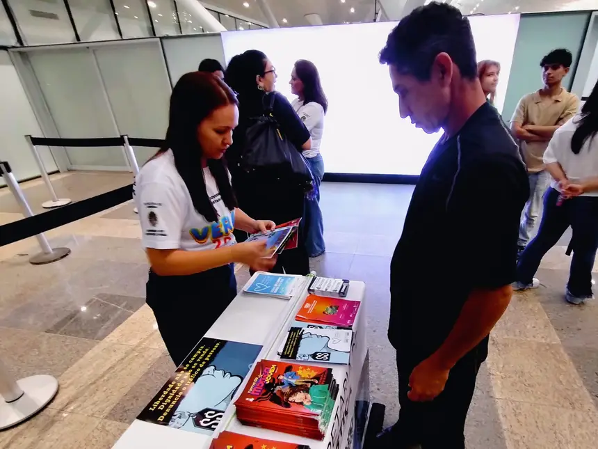 Ação orientou passageiros e visitantes