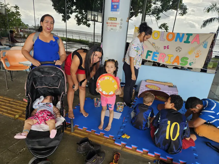 Nilcelene Santos dos Santos, avó que estava com a neta, usuária reabilitanda visual, que veio com a família para o CIIR