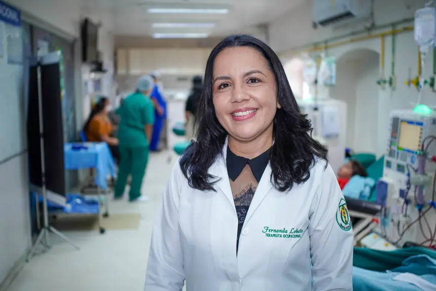 Fernanda Lobato, terapeuta ocupacional do Serviço de Terapia Renal Substitutiva Pediátrica da Santa Casa