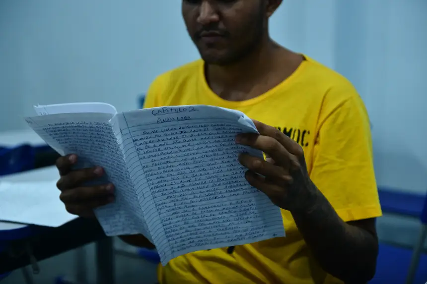 DETENTO VINICIUS LISBOA ,AUTOR DE LIVRO