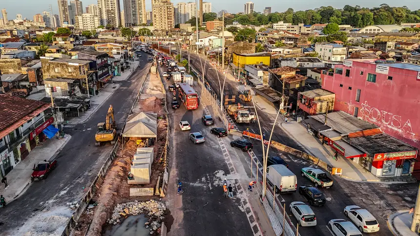Obras do novo viaduto da avenida João Paulo II: elevado vai resolver gargalos de trânsito na região