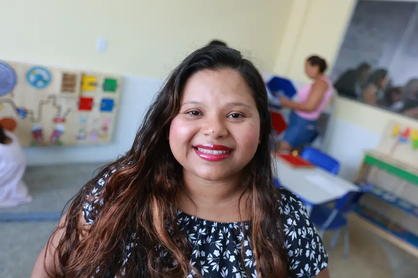Larissa do Carmo, professora