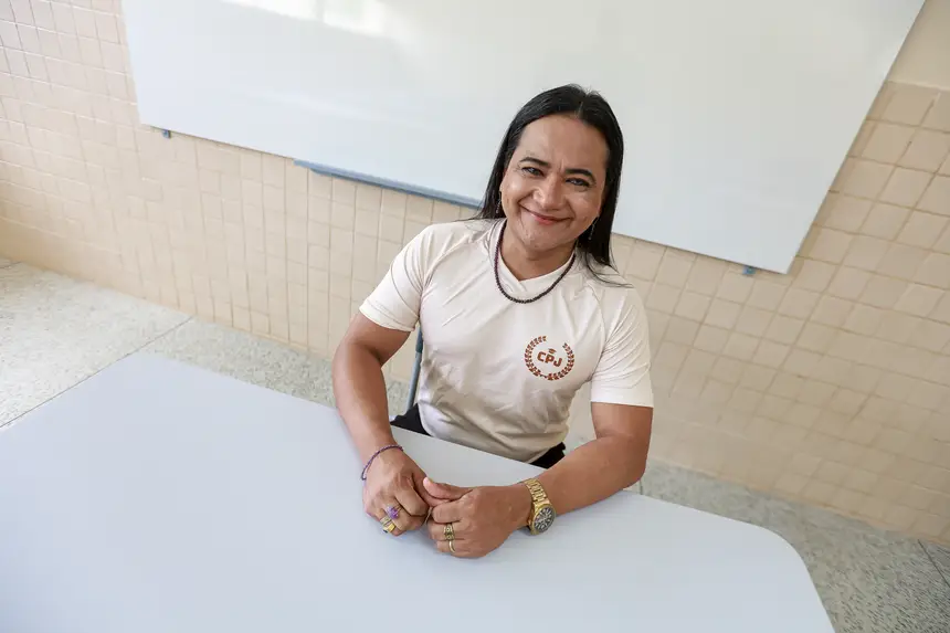 Luiz Maximiano da Silva, professor desde 2006 <div class='credito_fotos'>Foto: Marcelo Lelis / Ag. Pará &nbsp;&nbsp;|&nbsp;&nbsp; <a href='/midias/2026/originais/20260827145814-GF00027700-F00542112.jpg' download><i class='fa-solid fa-download'></i> Download</a></div>